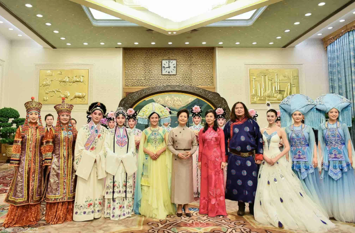 Phu nhân Ngô Phương Ly dự tiệc trà do Phu nhân Bành Lệ Viên chủ trì- Ảnh 6. Phu nhân Ngô Phương Ly dự tiệc trà do Phu nhân Bành Lệ Viên chủ trì- Ảnh 6.