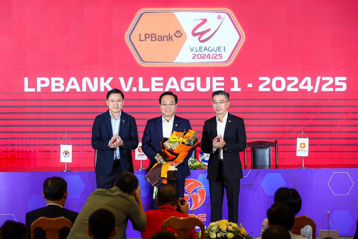 Giải bóng đá vô địch quốc gia 2024/2025 có nhà tài trợ mới- Ảnh 4. Giải bóng đá vô địch quốc gia 2024/2025 có nhà tài trợ mới- Ảnh 4.