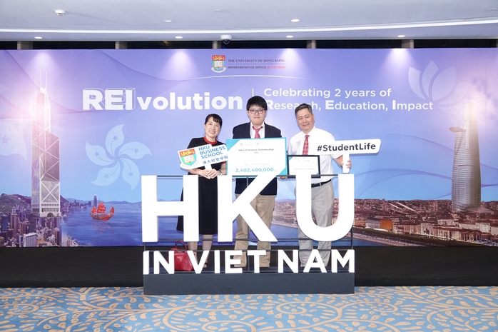Trao học bổng hơn 10 tỉ đồng cho sinh viên Việt Nam- Ảnh 2. Trao học bổng hơn 10 tỉ đồng cho sinh viên Việt Nam- Ảnh 2.
