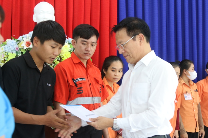 Khánh Hoà có tân Chủ tịch Liên đoàn lao động - Ảnh 2. Khánh Hoà có tân Chủ tịch Liên đoàn lao động - Ảnh 2.