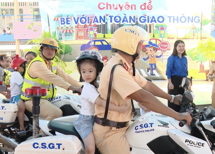 Bà Rịa - Vũng Tàu nghiêm cấm hành vi can thiệp khi CSGT đang xử lý vi phạm- Ảnh 2. Bà Rịa - Vũng Tàu nghiêm cấm hành vi can thiệp khi CSGT đang xử lý vi phạm- Ảnh 2.