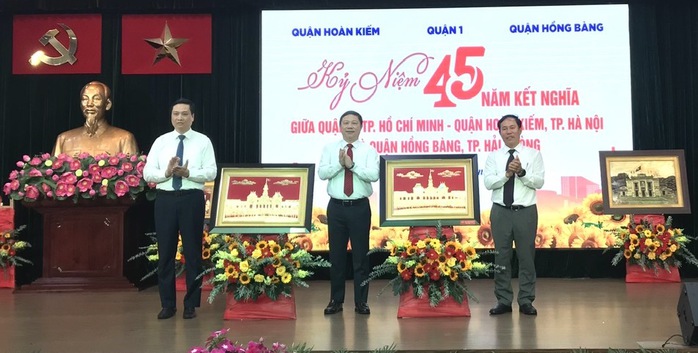 45 năm mối quan hệ kết nghĩa giữa 3 quận của Hà Nội - TP HCM - Hải Phòng- Ảnh 2. 45 năm mối quan hệ kết nghĩa giữa 3 quận của Hà Nội - TP HCM - Hải Phòng- Ảnh 2.