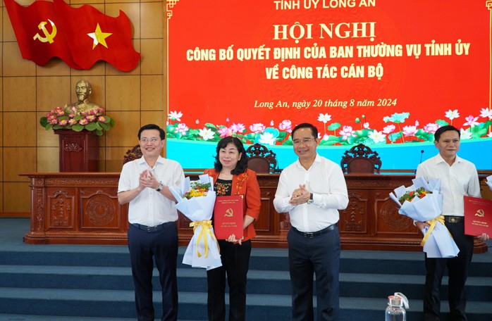Long An chỉ định, bổ nhiệm, điều động nhiều cán bộ chủ chốt- Ảnh 5. Long An chỉ định, bổ nhiệm, điều động nhiều cán bộ chủ chốt- Ảnh 5.