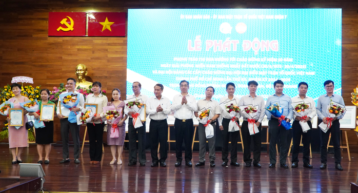Quận 7 phát động phong trào thi đua trong cộng đồng doanh nghiệp, doanh nhân, hộ kinh doanh- Ảnh 1. Quận 7 phát động phong trào thi đua trong cộng đồng doanh nghiệp, doanh nhân, hộ kinh doanh- Ảnh 1.