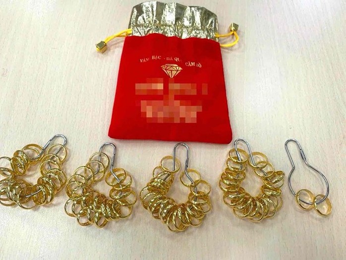 Một công ty ở Đồng Nai tặng cho mỗi công nhân 1 chỉ vàng 9999- Ảnh 1. Một công ty ở Đồng Nai tặng cho mỗi công nhân 1 chỉ vàng 9999- Ảnh 1.