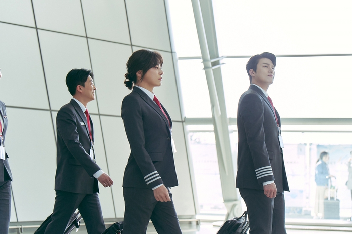 Mỹ nam Jo Jung-suk gây bão với bộ phim "Chàng nữ phi công"- Ảnh 2. Mỹ nam Jo Jung-suk gây bão với bộ phim "Chàng nữ phi công"- Ảnh 2.