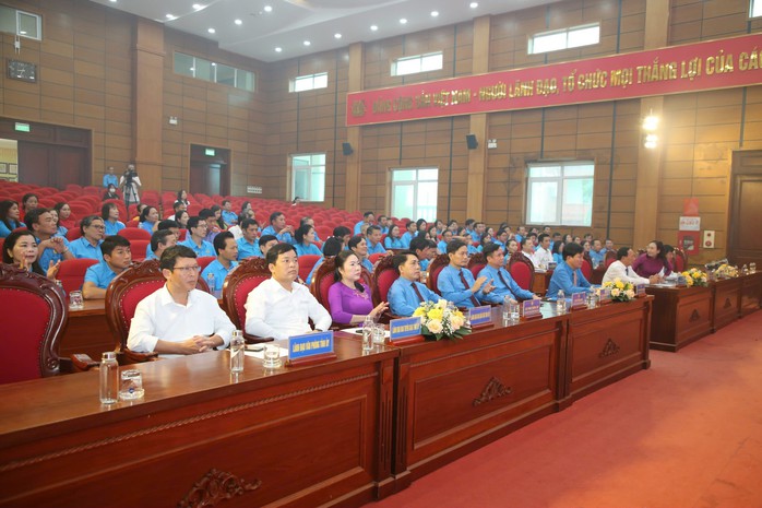 LĐLĐ tỉnh Quảng Bình vinh dự đón nhận Cờ thi đua Chính phủ- Ảnh 5. LĐLĐ tỉnh Quảng Bình vinh dự đón nhận Cờ thi đua Chính phủ- Ảnh 5.