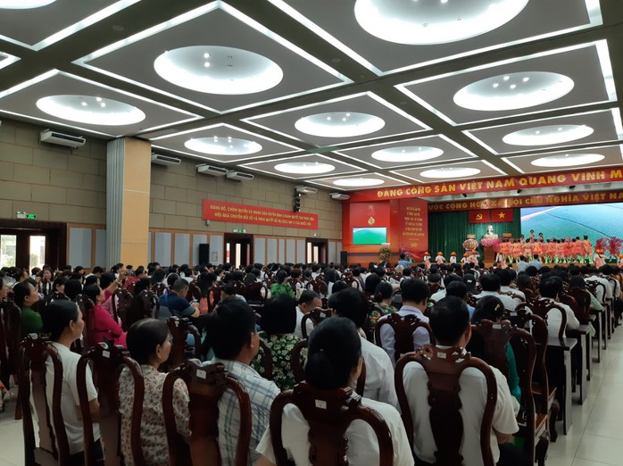 Bình Chánh đưa ra giải pháp giữ học sinh ở lại học tại huyện khi lên lớp 10- Ảnh 1. Bình Chánh đưa ra giải pháp giữ học sinh ở lại học tại huyện khi lên lớp 10- Ảnh 1.