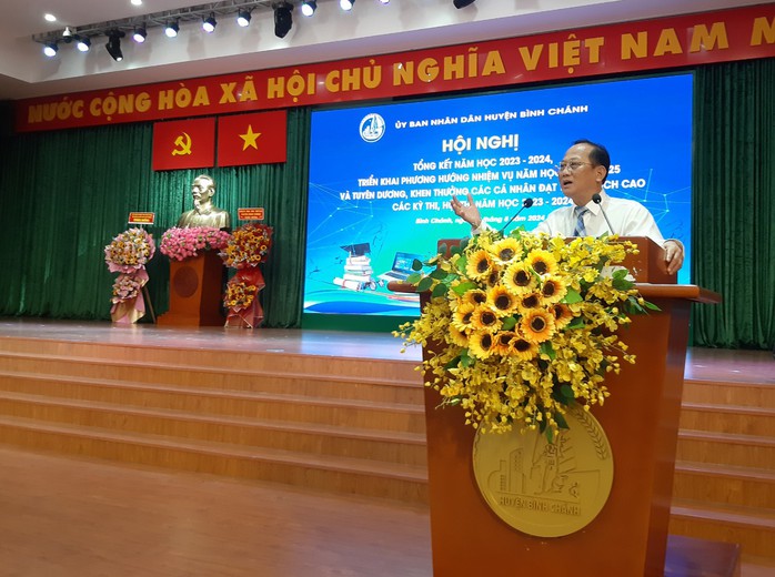 Bình Chánh đưa ra giải pháp giữ học sinh ở lại học tại huyện khi lên lớp 10- Ảnh 2. Bình Chánh đưa ra giải pháp giữ học sinh ở lại học tại huyện khi lên lớp 10- Ảnh 2.