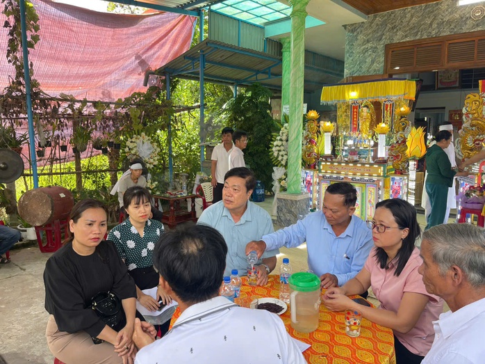 Xót xa hoàn cảnh vợ chồng nghèo bị ung thư có con trai chết đuối- Ảnh 1. Xót xa hoàn cảnh vợ chồng nghèo bị ung thư có con trai chết đuối- Ảnh 1.
