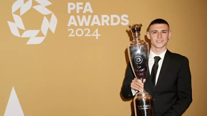 Phil Foden được đồng nghiệp vinh danh, nhận đủ hat-trick danh hiệu- Ảnh 1. Phil Foden được đồng nghiệp vinh danh, nhận đủ hat-trick danh hiệu- Ảnh 1.