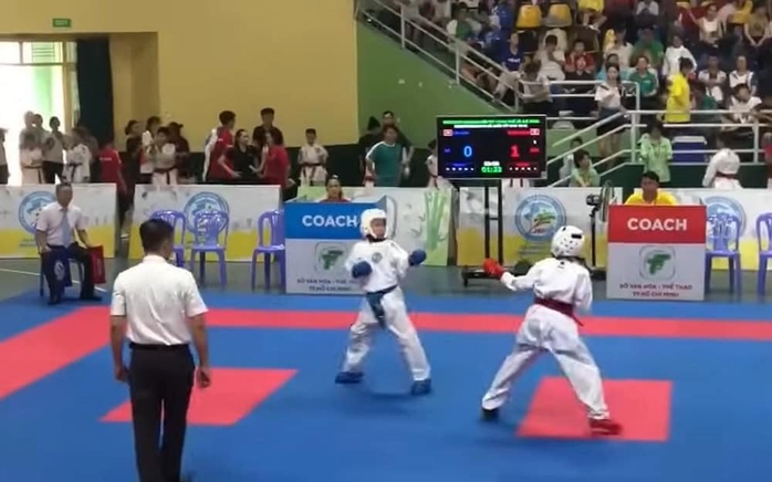 Vụ nghi buộc nhường huy chương ở giải karate trẻ TP HCM: phụ huynh chưa được liên hệ- Ảnh 1. Vụ nghi buộc nhường huy chương ở giải karate trẻ TP HCM: phụ huynh chưa được liên hệ- Ảnh 1.