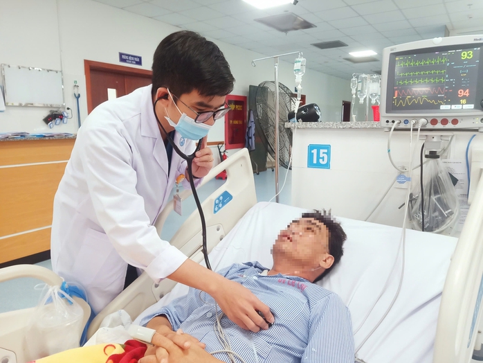 Nghe theo quảng cáo trên mạng, người đàn ông dùng thuốc gia truyền bị ngưng tim 2 lần trong 1 giờ- Ảnh 2. Nghe theo quảng cáo trên mạng, người đàn ông dùng thuốc gia truyền bị ngưng tim 2 lần trong 1 giờ- Ảnh 2.