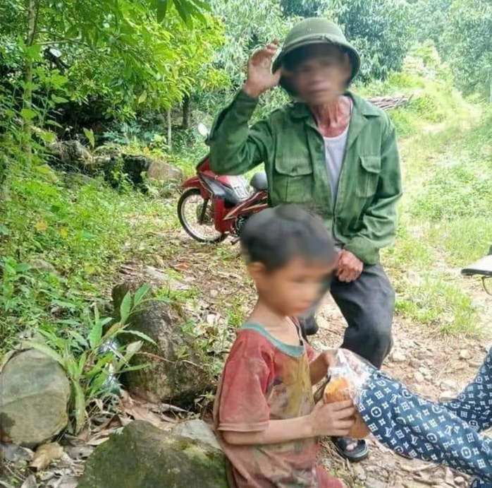 Bé trai 6 tuổi sống sót thần kỳ sau 4 ngày đi lạc trong rừng- Ảnh 1. Bé trai 6 tuổi sống sót thần kỳ sau 4 ngày đi lạc trong rừng- Ảnh 1.