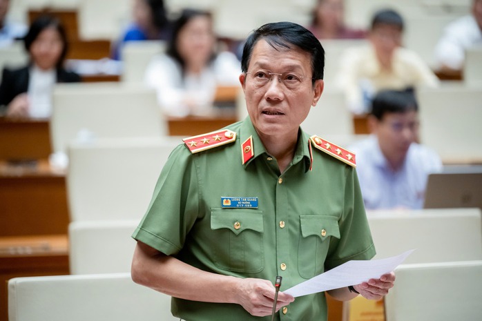 Bộ trưởng Lương Tam Quang trả lời chất vấn về tích hợp giấy phép lái xe và PCCC- Ảnh 1. Bộ trưởng Lương Tam Quang trả lời chất vấn về tích hợp giấy phép lái xe và PCCC- Ảnh 1.