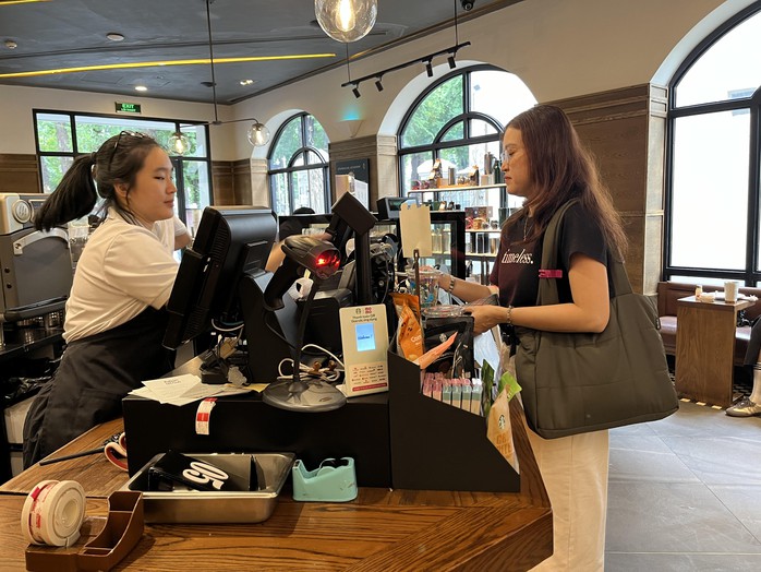 Đằng sau quyết định đóng cửa điểm bán cao cấp nhất của Starbucks ở TP HCM?- Ảnh 1. Đằng sau quyết định đóng cửa điểm bán cao cấp nhất của Starbucks ở TP HCM?- Ảnh 1.