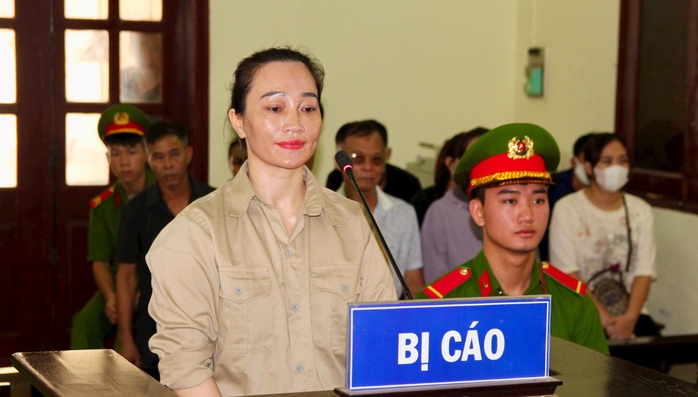 Cô đồng bổ cau "đúng nhận, sai cãi" hầu toà- Ảnh 1. Cô đồng bổ cau "đúng nhận, sai cãi" hầu toà- Ảnh 1.