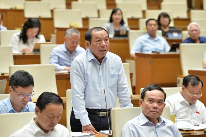 Bộ trưởng Nguyễn Văn Hùng: Thù lao của diễn viên chỉ 40 ngàn đồng/buổi- Ảnh 1. Bộ trưởng Nguyễn Văn Hùng: Thù lao của diễn viên chỉ 40 ngàn đồng/buổi- Ảnh 1.
