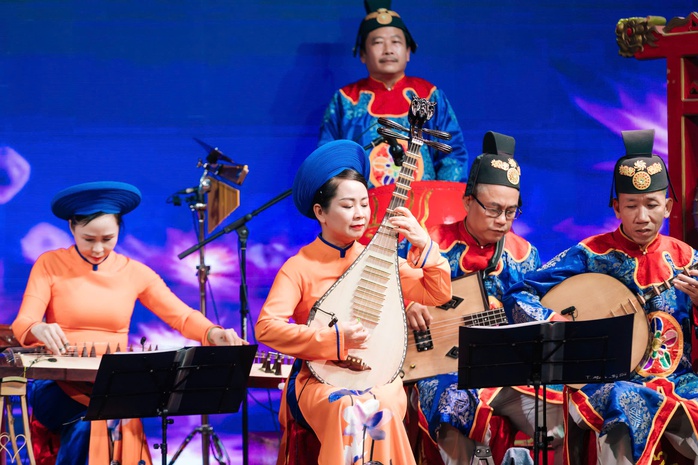 Nghệ sĩ Trần Mạnh Tuấn biểu diễn trở lại- Ảnh 2. Nghệ sĩ Trần Mạnh Tuấn biểu diễn trở lại- Ảnh 2.