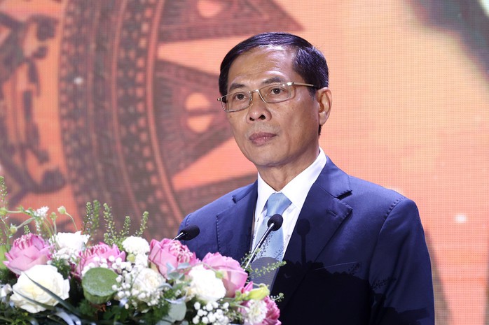 Bộ trưởng Ngoại giao: Cảm ơn kiều bào đóng góp cho quê hương, góp phần rạng danh Tổ quốc- Ảnh 1. Bộ trưởng Ngoại giao: Cảm ơn kiều bào đóng góp cho quê hương, góp phần rạng danh Tổ quốc- Ảnh 1.