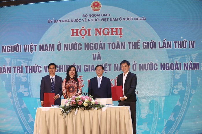 Bộ trưởng Ngoại giao: Cảm ơn kiều bào đóng góp cho quê hương, góp phần rạng danh Tổ quốc- Ảnh 7. Bộ trưởng Ngoại giao: Cảm ơn kiều bào đóng góp cho quê hương, góp phần rạng danh Tổ quốc- Ảnh 7.