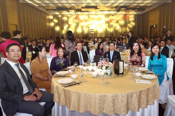 Bộ trưởng Ngoại giao: Cảm ơn kiều bào đóng góp cho quê hương, góp phần rạng danh Tổ quốc- Ảnh 5. Bộ trưởng Ngoại giao: Cảm ơn kiều bào đóng góp cho quê hương, góp phần rạng danh Tổ quốc- Ảnh 5.