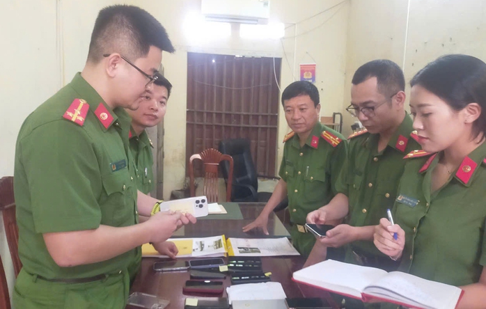 Phá đường dây lừa đảo, rửa tiền xuyên quốc gia với số tiền tới 70 tỉ đồng- Ảnh 3. Phá đường dây lừa đảo, rửa tiền xuyên quốc gia với số tiền tới 70 tỉ đồng- Ảnh 3.