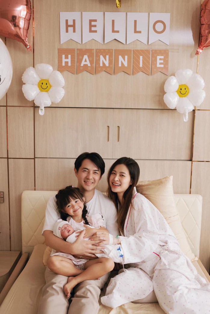 Ca sĩ Đông Nhi, hoa hậu Diễm Châu đón thêm thành viên mới- Ảnh 1. Ca sĩ Đông Nhi, hoa hậu Diễm Châu đón thêm thành viên mới- Ảnh 1.