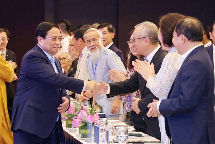 Thủ tướng Phạm Minh Chính thăm hỏi, trò chuyện với các đại biểu dự hội nghịẢnh: NHẬT BẮC Thủ tướng Phạm Minh Chính thăm hỏi, trò chuyện với các đại biểu dự hội nghịẢnh: NHẬT BẮC