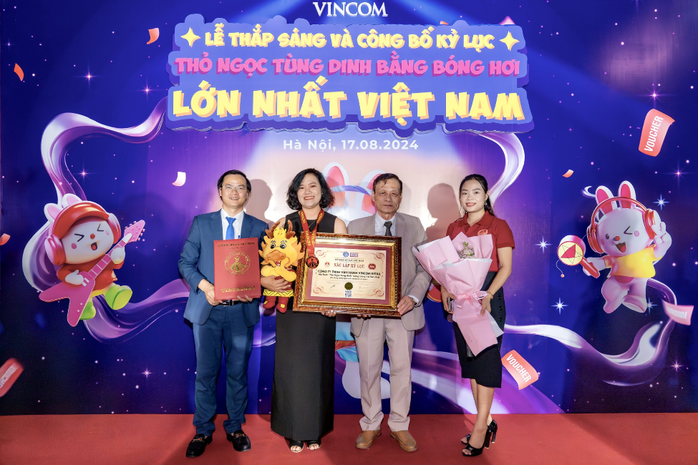 Công trình được chứng nhận kỷ lục Thỏ Ngọc Tùng dinh bằng bóng hơi lớn nhất Việt Nam Công trình được chứng nhận kỷ lục Thỏ Ngọc Tùng dinh bằng bóng hơi lớn nhất Việt Nam