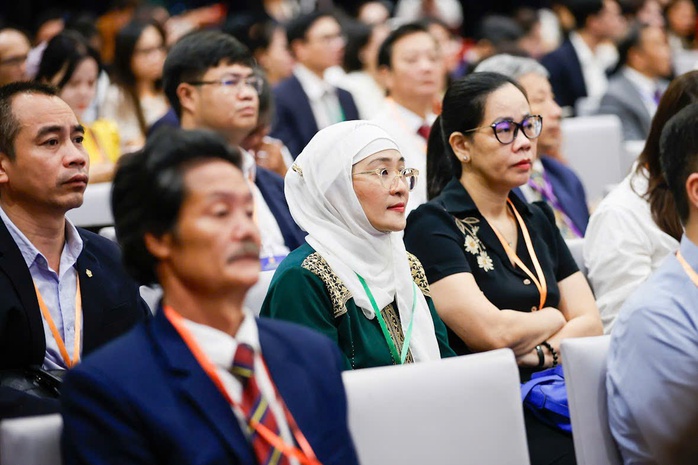 "Hội nghị Diên Hồng" của người Việt Nam ở nước ngoài: Những ý kiến tâm huyết- Ảnh 9. "Hội nghị Diên Hồng" của người Việt Nam ở nước ngoài: Những ý kiến tâm huyết- Ảnh 9.