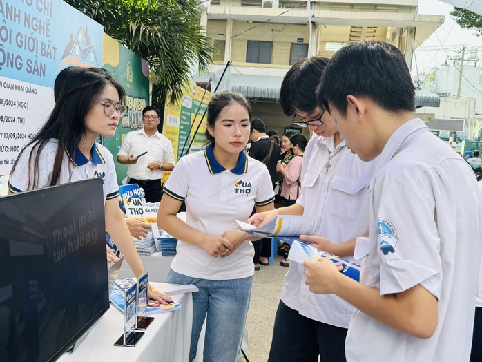Ứng viên tiếp cận việc làm qua công nghệ Al- Ảnh 1. Ứng viên tiếp cận việc làm qua công nghệ Al- Ảnh 1.