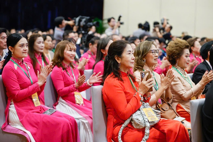 "Hội nghị Diên Hồng" của người Việt Nam ở nước ngoài: Những ý kiến tâm huyết- Ảnh 10. "Hội nghị Diên Hồng" của người Việt Nam ở nước ngoài: Những ý kiến tâm huyết- Ảnh 10.