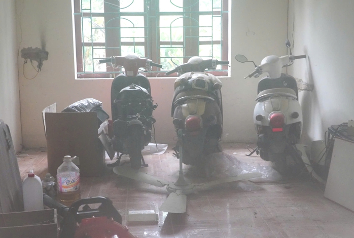 Khung cảnh hoang tàn bên trong nhà máy lắp ráp xe điện 55 tỉ đồng ở Hà Tĩnh- Ảnh 3. Khung cảnh hoang tàn bên trong nhà máy lắp ráp xe điện 55 tỉ đồng ở Hà Tĩnh- Ảnh 3.