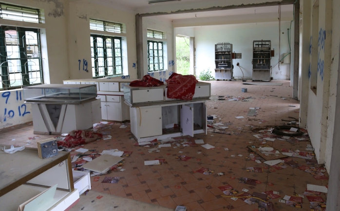 Khung cảnh hoang tàn bên trong nhà máy lắp ráp xe điện 55 tỉ đồng ở Hà Tĩnh- Ảnh 9. Khung cảnh hoang tàn bên trong nhà máy lắp ráp xe điện 55 tỉ đồng ở Hà Tĩnh- Ảnh 9.