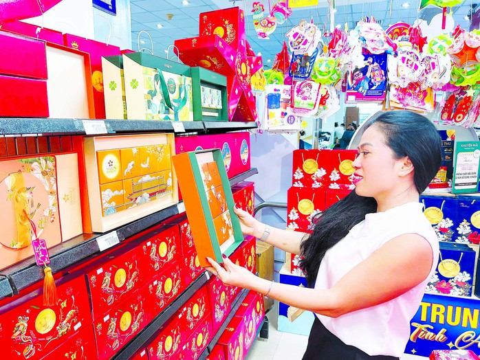 Khách hàng ưu tiên chọn bánh trung thu thương hiệu Việt Khách hàng ưu tiên chọn bánh trung thu thương hiệu Việt