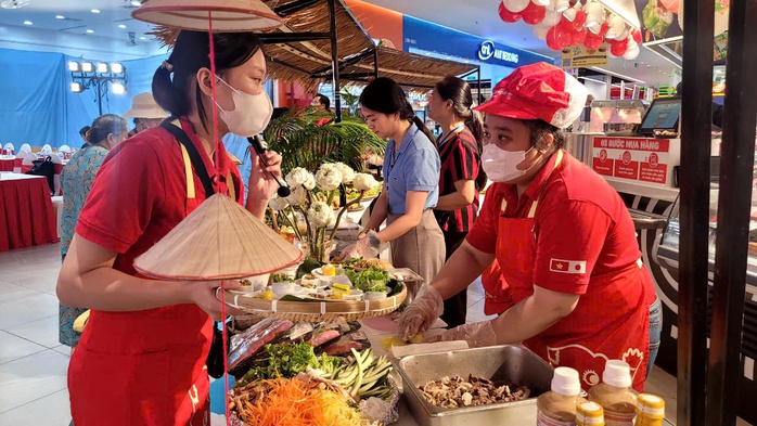 Mỳ Quảng, hủ tiếu Nam Vang, bún thang Hà Nội… "đổ bộ" siêu thị- Ảnh 1. Mỳ Quảng, hủ tiếu Nam Vang, bún thang Hà Nội… "đổ bộ" siêu thị- Ảnh 1.