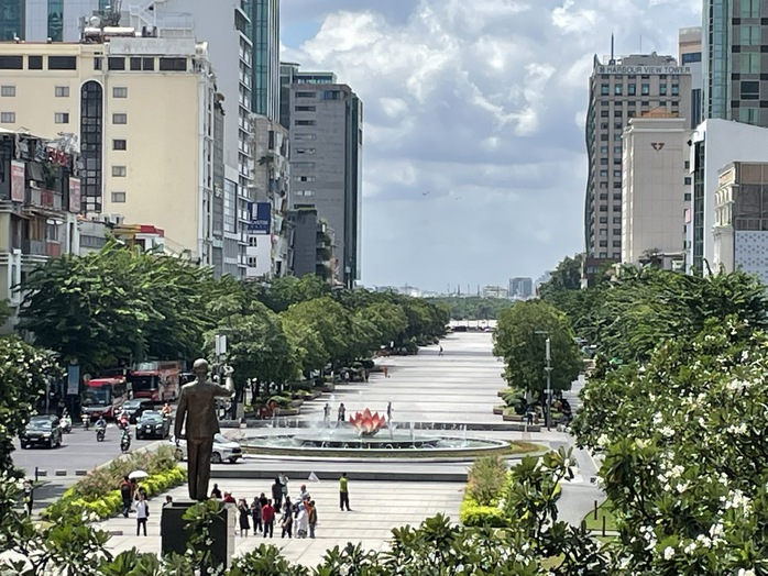 LƯU Ý: Tối 23-8, cấm xe lưu thông trên đường Nguyễn Huệ- Ảnh 1. LƯU Ý: Tối 23-8, cấm xe lưu thông trên đường Nguyễn Huệ- Ảnh 1.