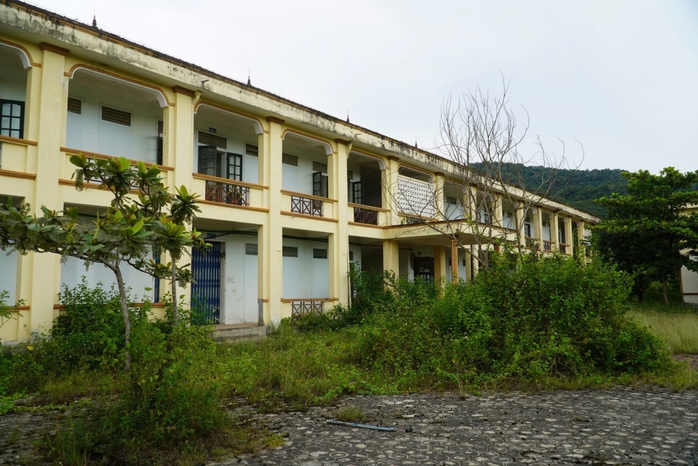Khung cảnh hoang tàn bên trong nhà máy lắp ráp xe điện 55 tỉ đồng ở Hà Tĩnh- Ảnh 4. Khung cảnh hoang tàn bên trong nhà máy lắp ráp xe điện 55 tỉ đồng ở Hà Tĩnh- Ảnh 4.
