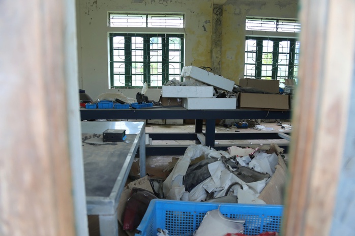 Khung cảnh hoang tàn bên trong nhà máy lắp ráp xe điện 55 tỉ đồng ở Hà Tĩnh- Ảnh 11. Khung cảnh hoang tàn bên trong nhà máy lắp ráp xe điện 55 tỉ đồng ở Hà Tĩnh- Ảnh 11.