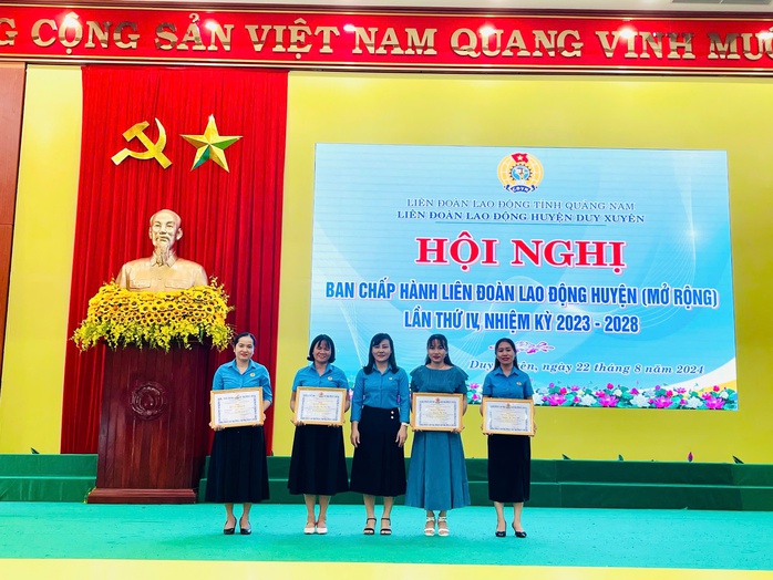 Nhiều hoạt động chăm lo thiết thực cho đoàn viên - lao động- Ảnh 4. Nhiều hoạt động chăm lo thiết thực cho đoàn viên - lao động- Ảnh 4.