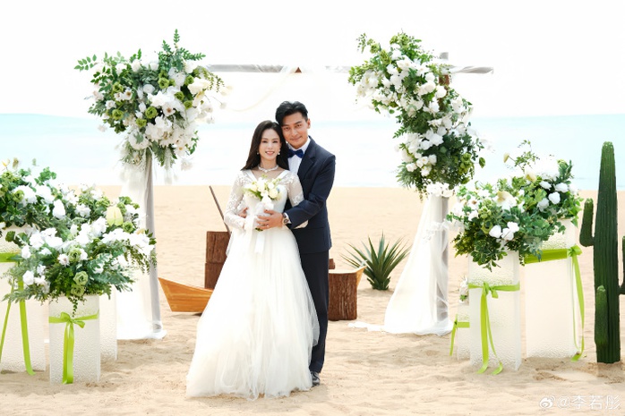 "Tiểu Long Nữ" Lý Nhược Đồng lên xe hoa?- Ảnh 2. "Tiểu Long Nữ" Lý Nhược Đồng lên xe hoa?- Ảnh 2.