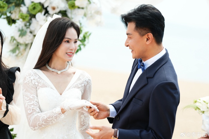 "Tiểu Long Nữ" Lý Nhược Đồng lên xe hoa?- Ảnh 1. "Tiểu Long Nữ" Lý Nhược Đồng lên xe hoa?- Ảnh 1.