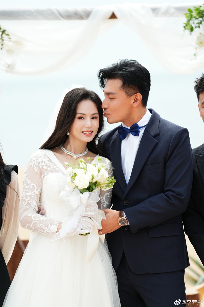 "Tiểu Long Nữ" Lý Nhược Đồng lên xe hoa?- Ảnh 3. "Tiểu Long Nữ" Lý Nhược Đồng lên xe hoa?- Ảnh 3.