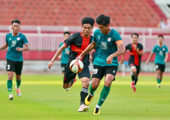Khai mạc Cúp Tứ hùng Chứng khoán LPBank 2024: TP HCM không thắng được "đàn em"- Ảnh 2. Khai mạc Cúp Tứ hùng Chứng khoán LPBank 2024: TP HCM không thắng được "đàn em"- Ảnh 2.