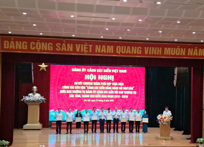 Chương trình "Cảnh sát biển đồng hành với ngư dân" là điển hình "Dân vận khéo" của Quân đội- Ảnh 4. Chương trình "Cảnh sát biển đồng hành với ngư dân" là điển hình "Dân vận khéo" của Quân đội- Ảnh 4.