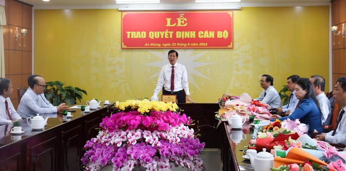An Giang trao quyết định bổ nhiệm nhiều cán bộ- Ảnh 1. An Giang trao quyết định bổ nhiệm nhiều cán bộ- Ảnh 1.