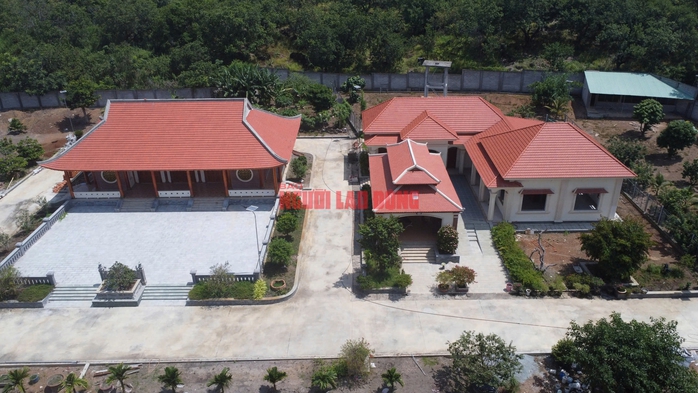 Vợ một phó chủ tịch thị xã ở Bình Phước xây "biệt phủ" sai phép- Ảnh 2. Vợ một phó chủ tịch thị xã ở Bình Phước xây "biệt phủ" sai phép- Ảnh 2.
