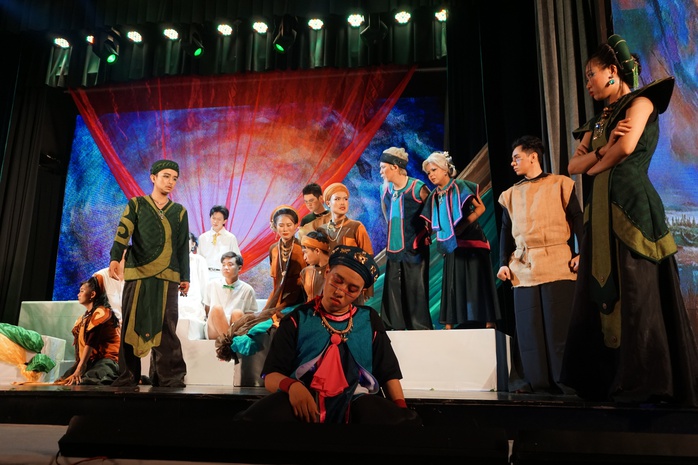 Hoàng Sơn và con trai "song kiếm" trong "Ngũ hành bí ẩn"- Ảnh 3. Hoàng Sơn và con trai "song kiếm" trong "Ngũ hành bí ẩn"- Ảnh 3.