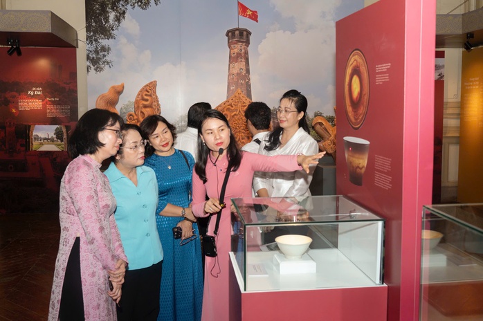 TP Hà Nội tặng TP HCM phiên bản Trống đồng Cổ Loa- Ảnh 5. TP Hà Nội tặng TP HCM phiên bản Trống đồng Cổ Loa- Ảnh 5.